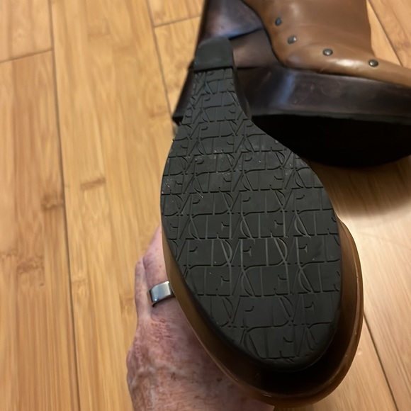 DVF Shoes size 7 1/2 never worn - Picture 3 of 3